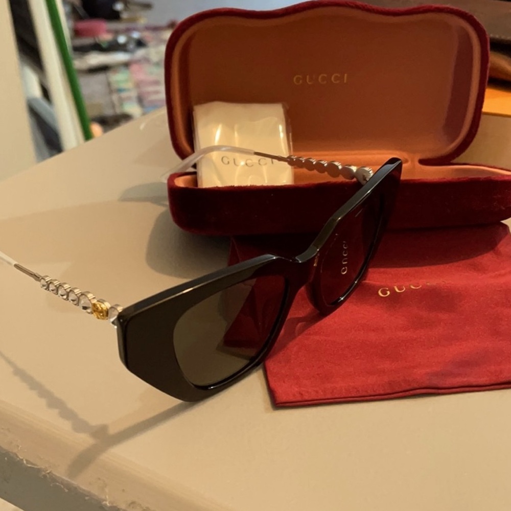 Gucci Women's Sunglasses with Black Frames and Gold Accents